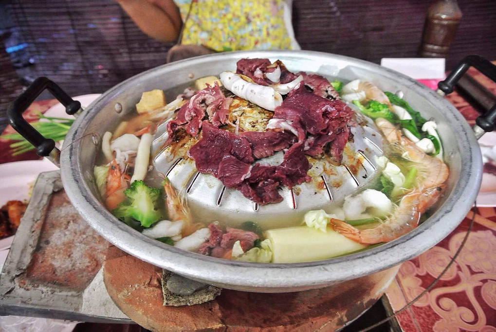 老挝特色自助火锅