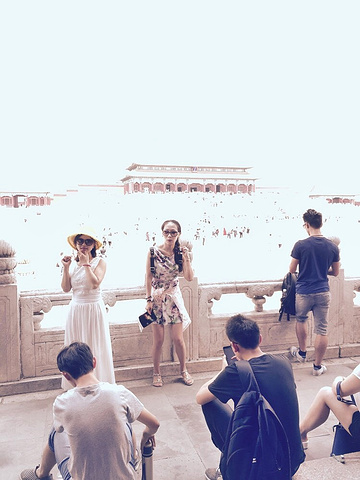 2018御花园位于紫禁城中轴线上,坤宁宫后方,是