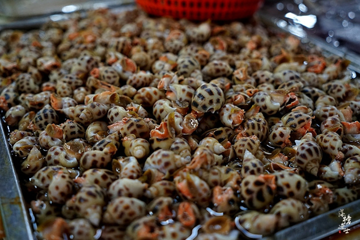 海鲜也很新鲜,都是当天送过来的,第一市场一般会在6点关门,有一些有