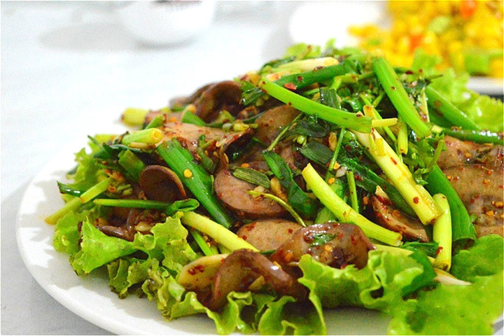 强烈推荐孜然炒腰花,孜然味道很浓郁,腰花处理的也不腥,口感不错,片的