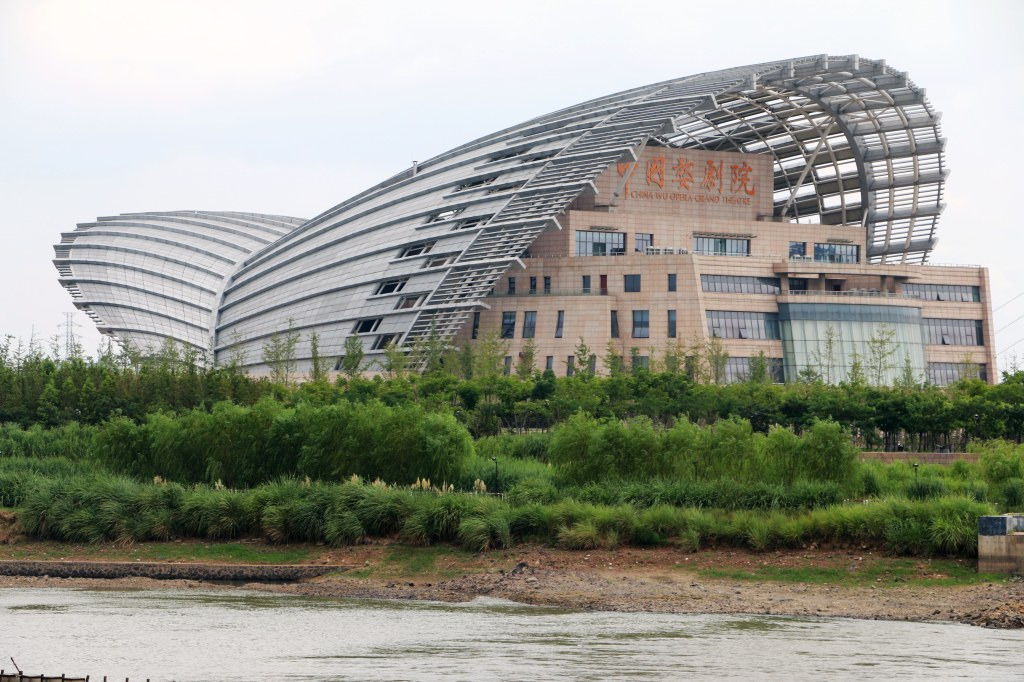 【中国婺剧院,天鹅的两翼,飘逸轻灵.