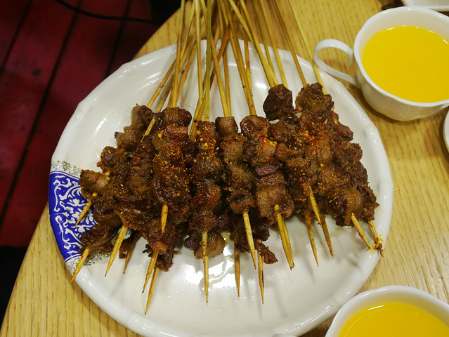 牛肉粒好吃口感劲道超级棒烤牛肉粒肉很好有点像t骨似的口感烤熟之后