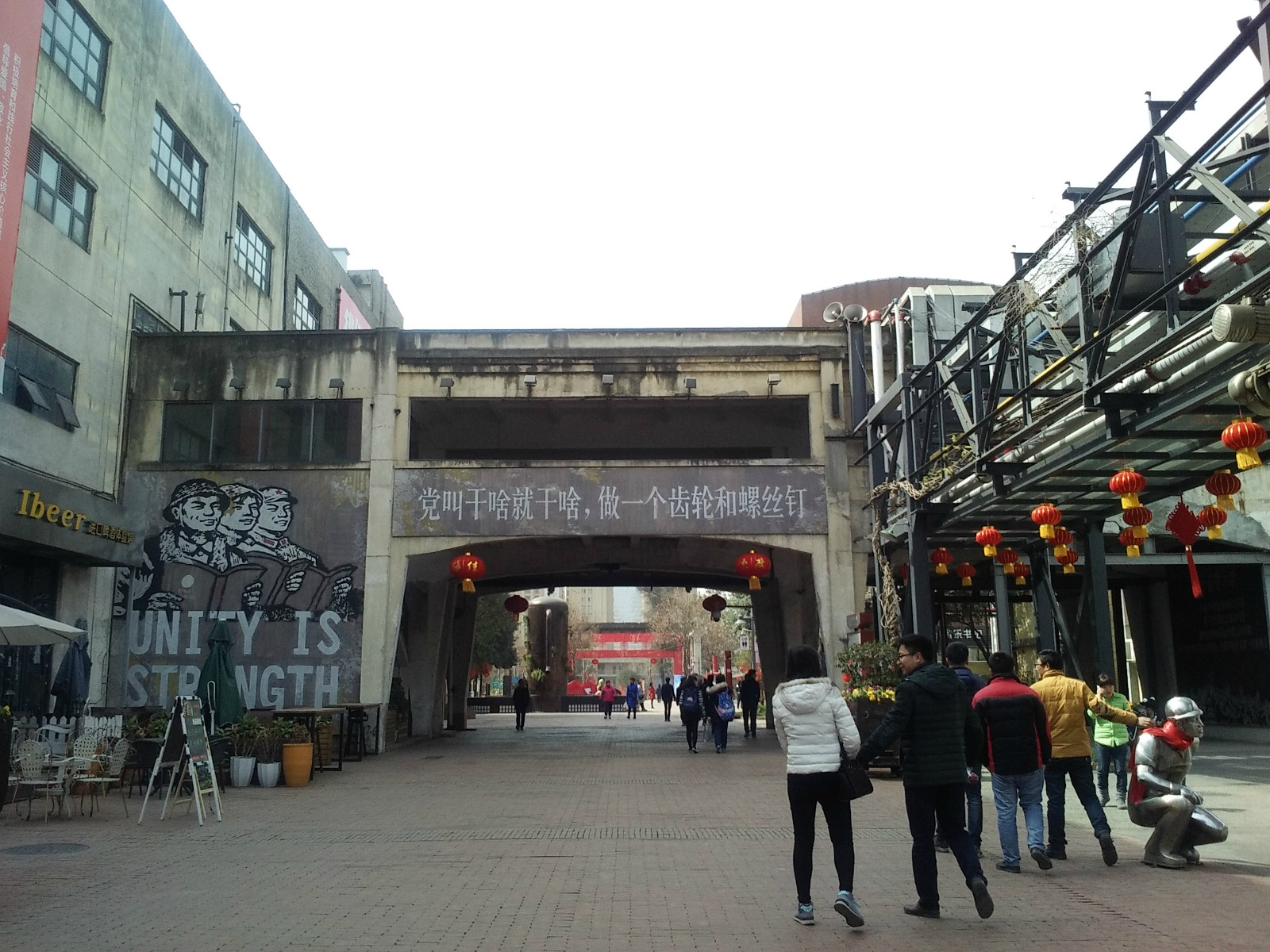 东郊记忆因地处成都东面二环与三环之间而得名,整个园区以音乐和动漫