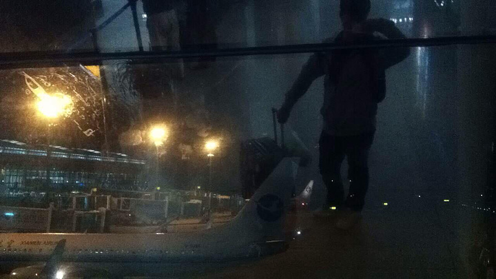 武汉天河机场的标志!公共设施不错!晚上十点四