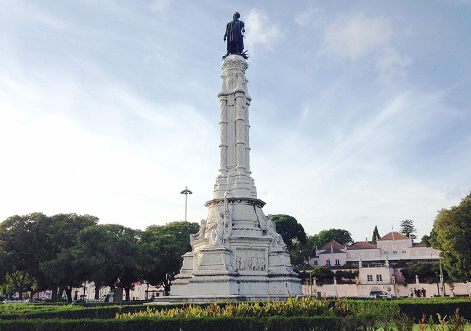 21 葡萄牙的航海王子而建成的 这位亨利王子是把葡萄牙带进了辉煌时代 所以葡萄牙人民对他是非常崇拜的 航海纪念碑 评论 去哪儿攻略