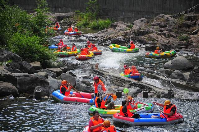 龙王山峡谷漂流