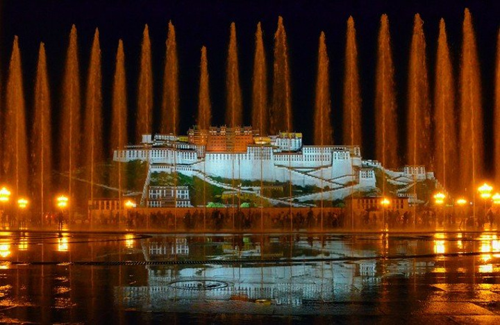 用单反拍了一段布达拉宫夜景小视频,随意感受