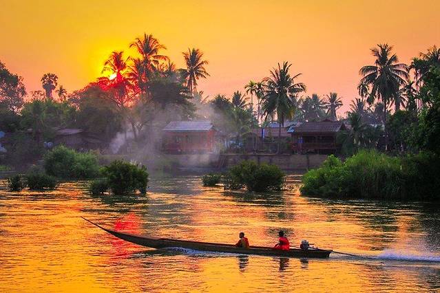湄公河畔,神圣的老挝之行