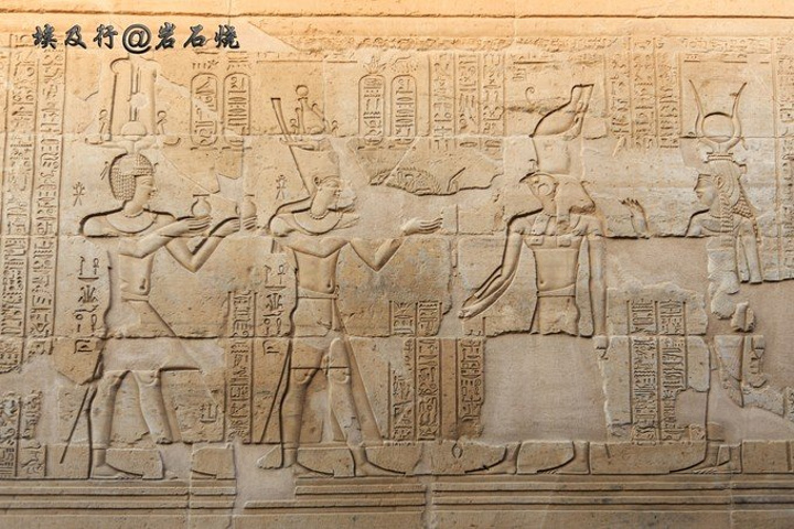 Kom Ombo在古埃及语中意为金城,康翁坡神庙