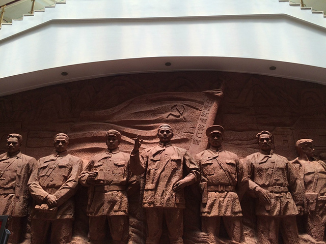 广西省巴马坡月长寿村真的很值得大家一去_百色起义纪念馆"的