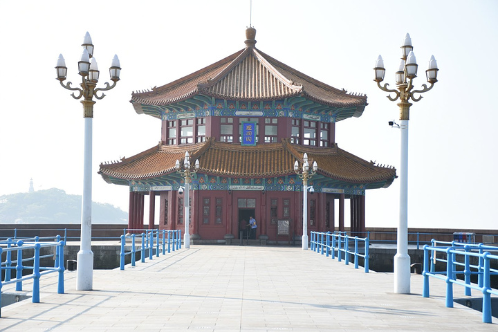 八大峡夜景回澜阁游览卡栈桥夜景栈桥夜景左边是小青岛灯塔回澜阁夜景