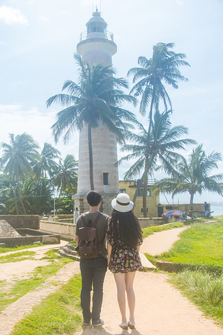 2017遇见一对情侣,原以为是中国人,请求帮拍照