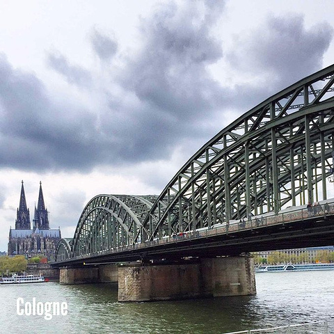 鹿特丹就是一个奇奇怪怪的城市,本来作为一个ajax的球迷,是不该去德比