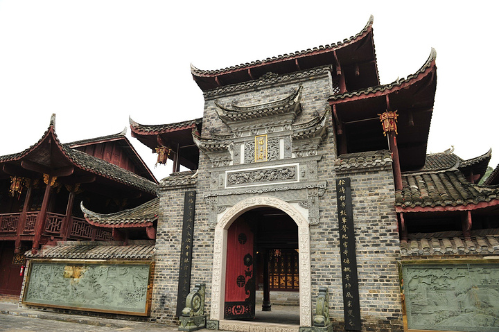 但要等我们游完出来后付钱对方欣然答应就在景区大门