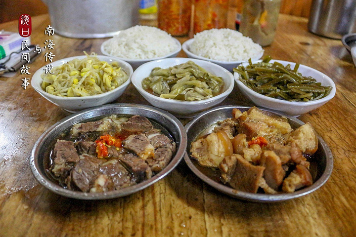 "这家店主营牛腩饭、猪脚饭等套餐，价格非常亲民，人均只有10元左右，本地食客络绎不绝_博爱南129牛腩店"的评论图片