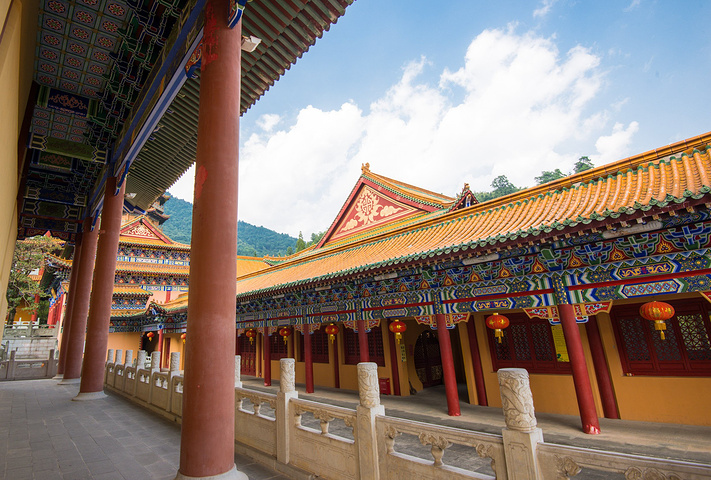 七佛宝殿,震撼的建筑外观,华丽而典雅,庄严而舒心.