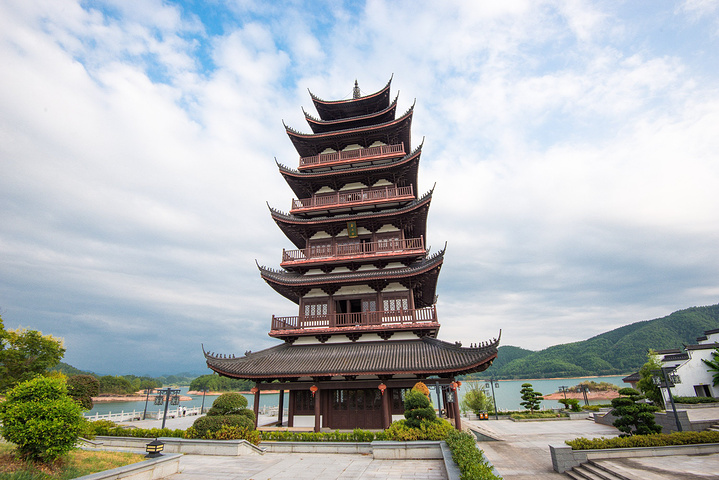 奎文塔是古城遂安三塔之一另两塔为祥云塔洪山塔建于明代六面七层砖