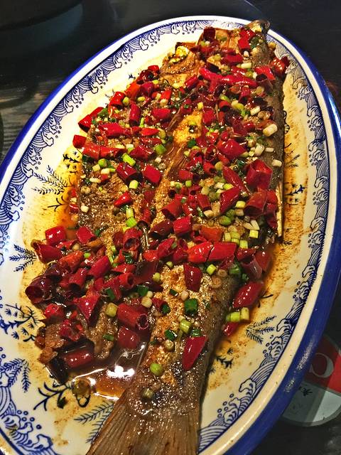 干烧白鱼 红烧白鱼 辣烧白鱼 重口味白鱼 在同里吃过清蒸白鱼 不怎么