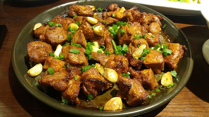 铁板鸡块土豆压鲍鱼清蒸黄花鱼,味道太鲜美了,鱼刺也不多.