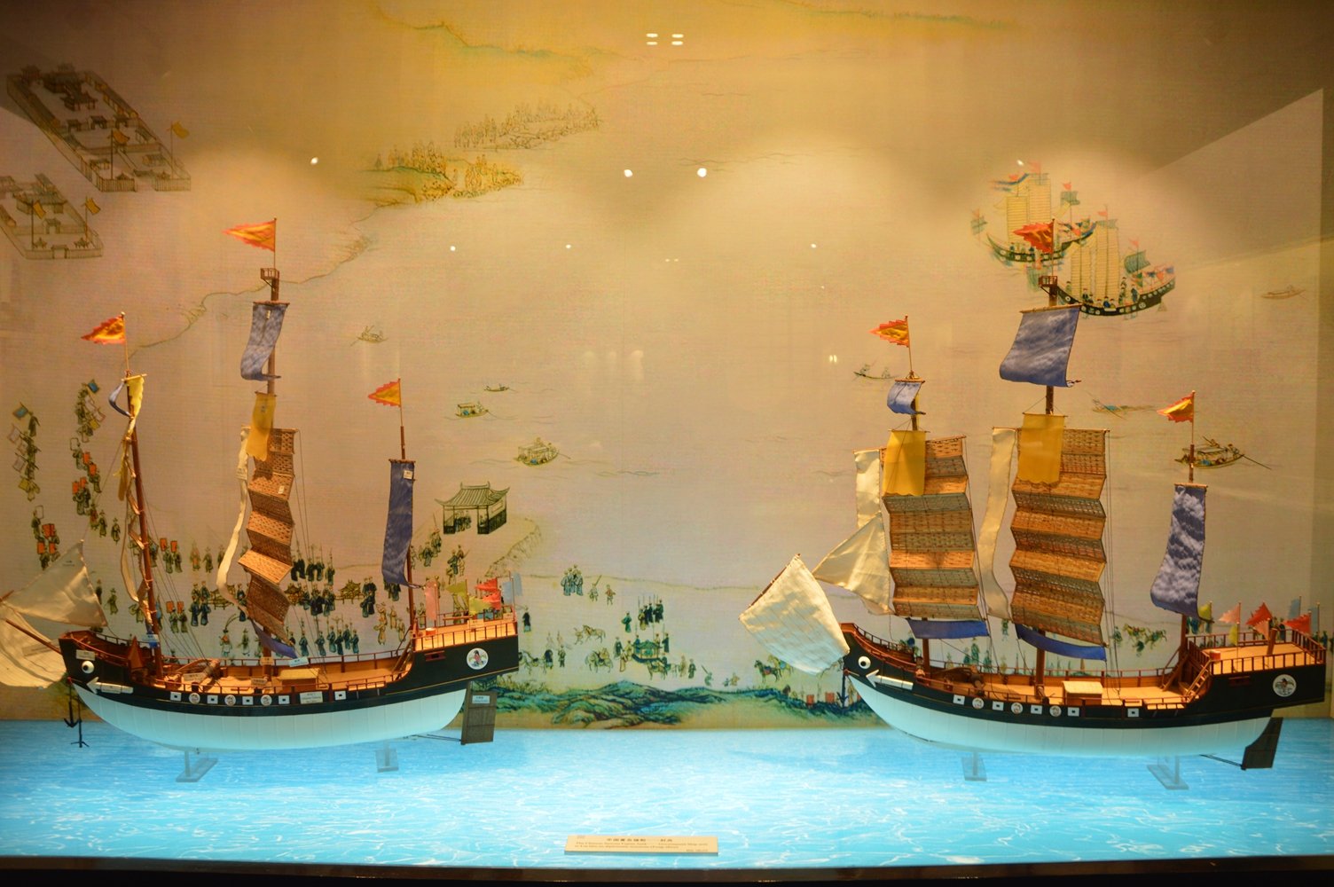 二层则是董浩云东方海外风云一生的诸多介绍,民国时