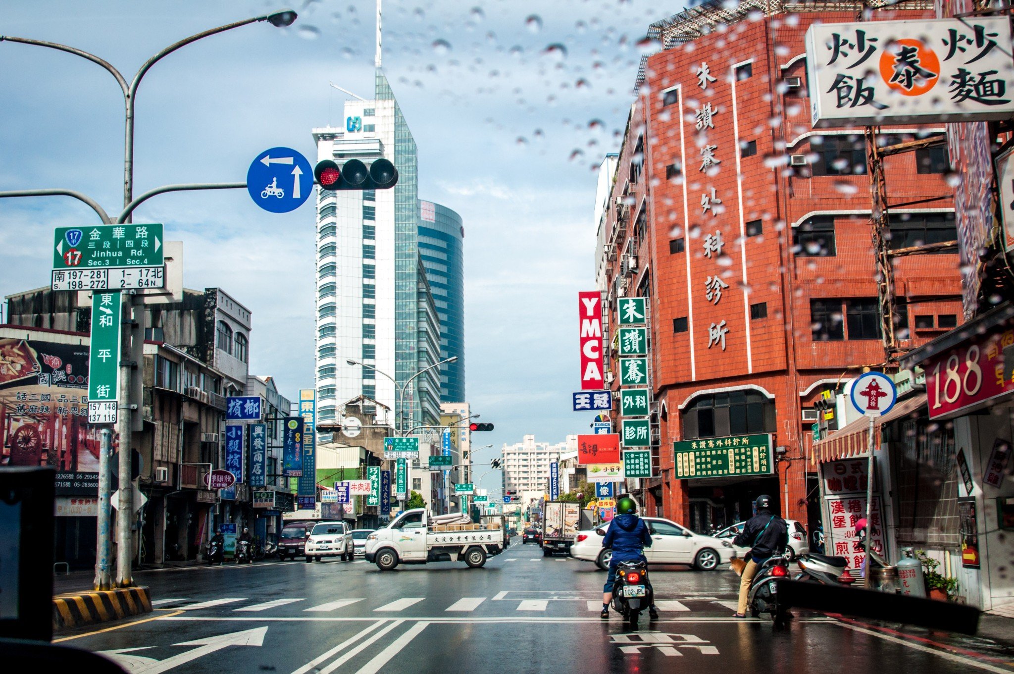 从检票处阿姨那里要来一份台南美食地图发现推荐美食中的度小月就在