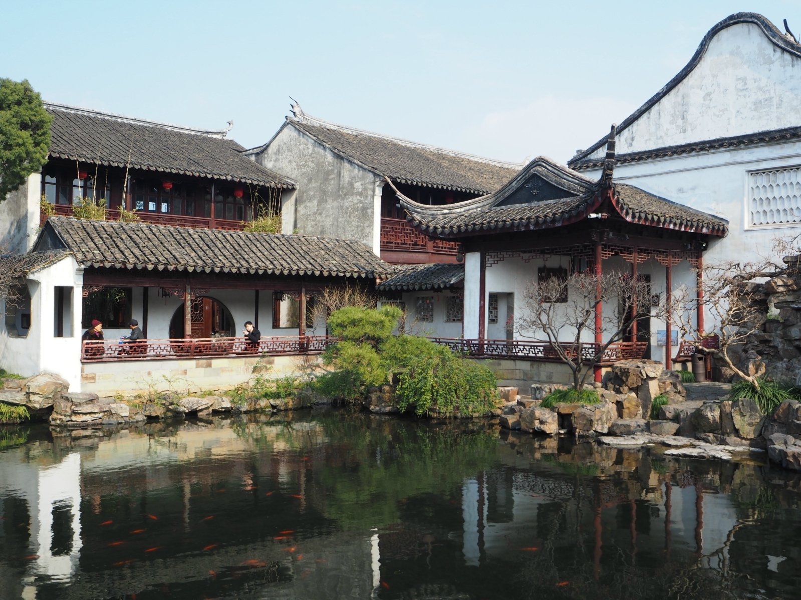 关于苏州四大名园,一直流传着两种说法:拙政园,狮子林,留园,网师园和