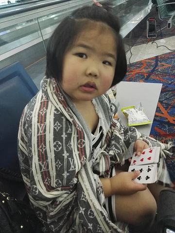 场有WIFI用,所以直接就是玩手机等飞。转机还