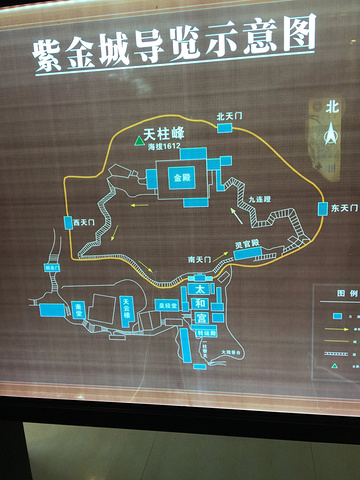 有说法是,不要在金殿求财,求官,只能祈求平安健康.下金顶