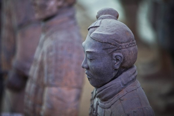 清明节小长假里 参加兵马俑可谓是人山人海 几