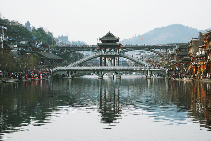 "...码头，为农家私船，可单独购票（成人30元/人，学生15元/人），夏季时还可夜晚泛舟，但景色一般_沱江"的评论图片