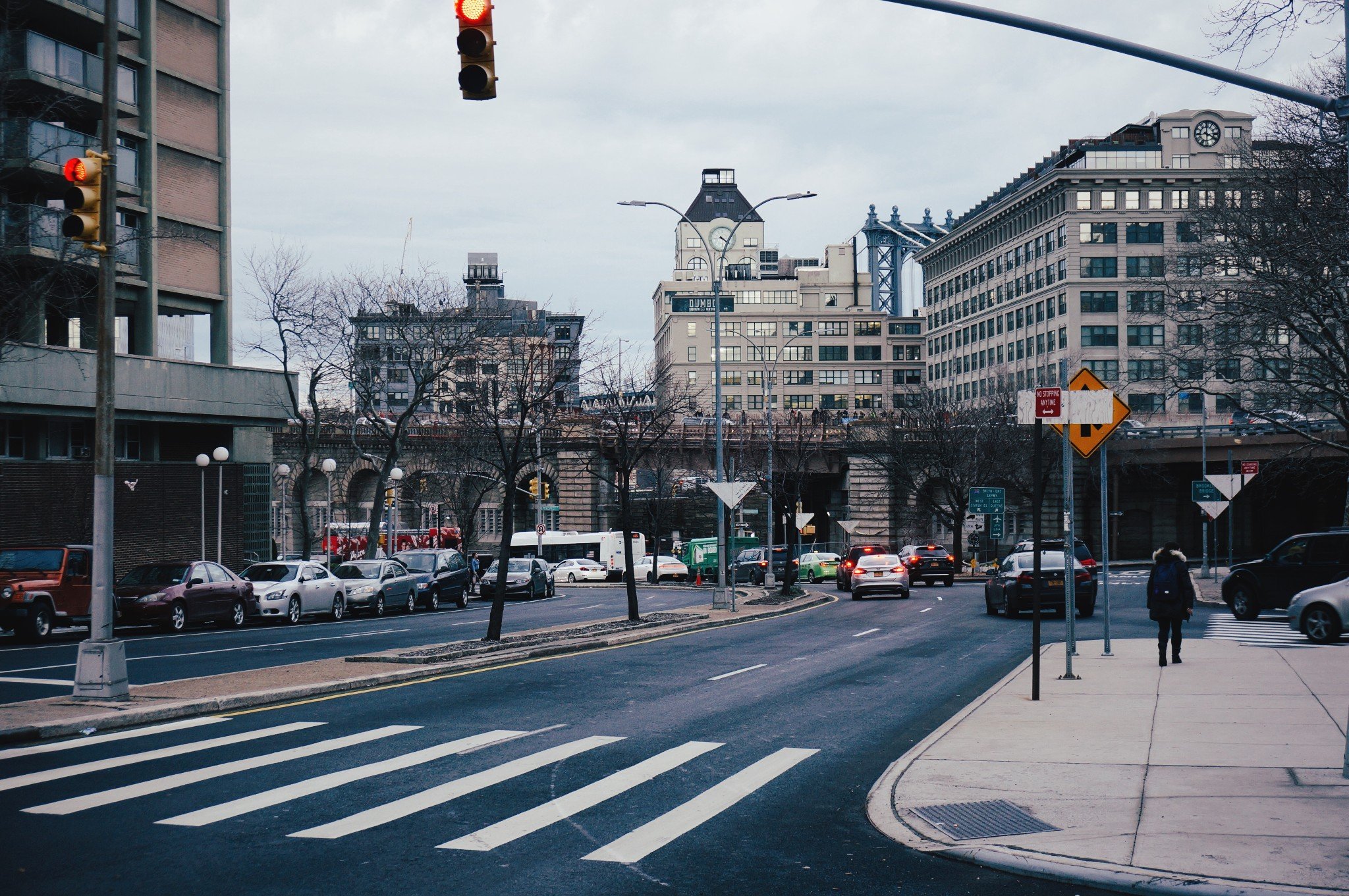 布鲁克林的小公园曼哈顿因为高楼太多gps信号容易不准摩