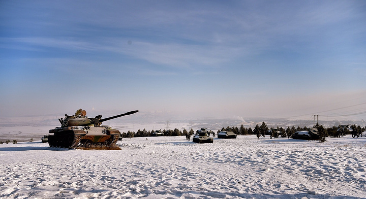 2017.万个中国劳工,一大片的坦克群就是当年苏