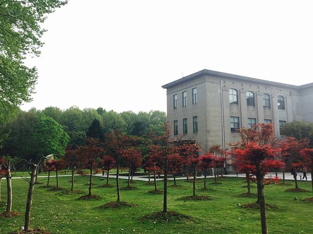 华中工学院建校纪念碑