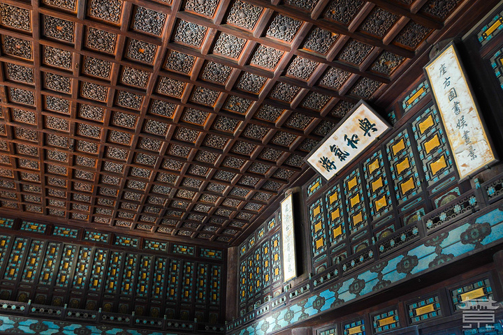 由于故宫实行自南向北单向参观路线,只能午门进,神武门出