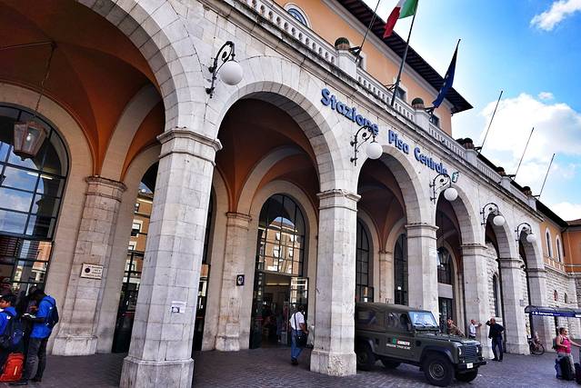 比萨中央火车站