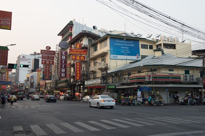 2018中国城夜晚很热闹,来曼谷的外国人喜欢到