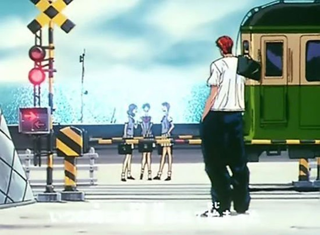 到了著名的镰仓高校站,这里就是《灌篮高手》