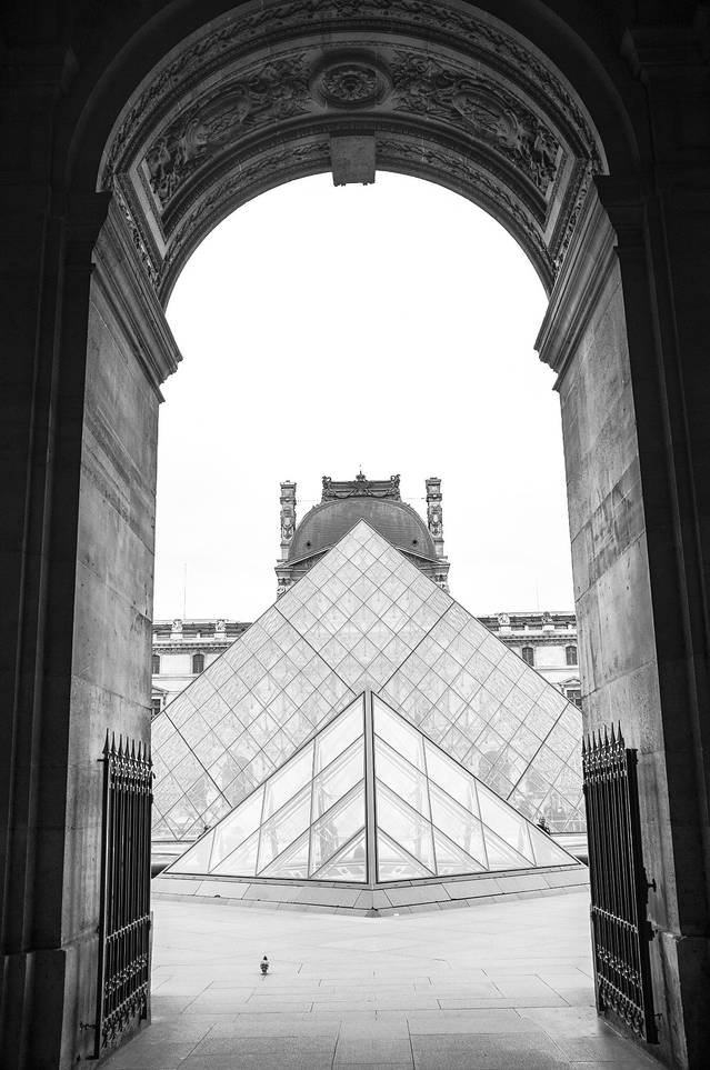 卢浮宫玻璃金字塔
