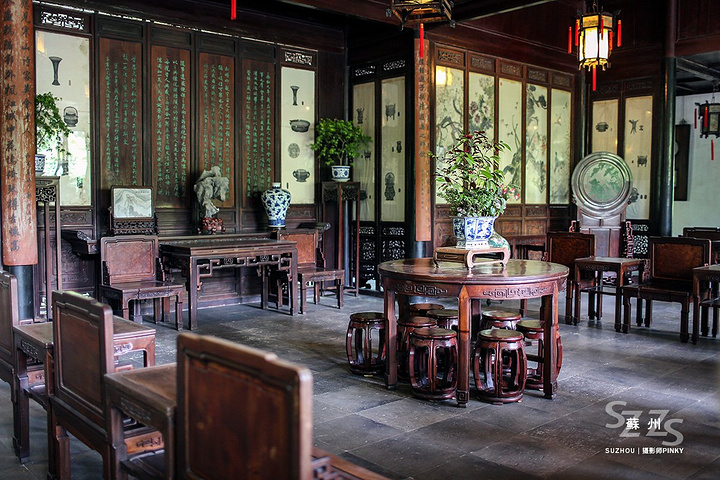 留园的五峰仙馆内保存的大理石天然画雨过天晴图留园三宝之一雨过天晴