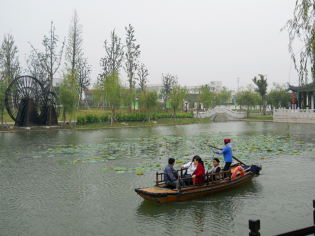 当时还在建设中的江南文化园