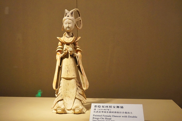 而最后一位我喜欢她的手势和霸气的发型那么大的髻环是怎么做到的简直