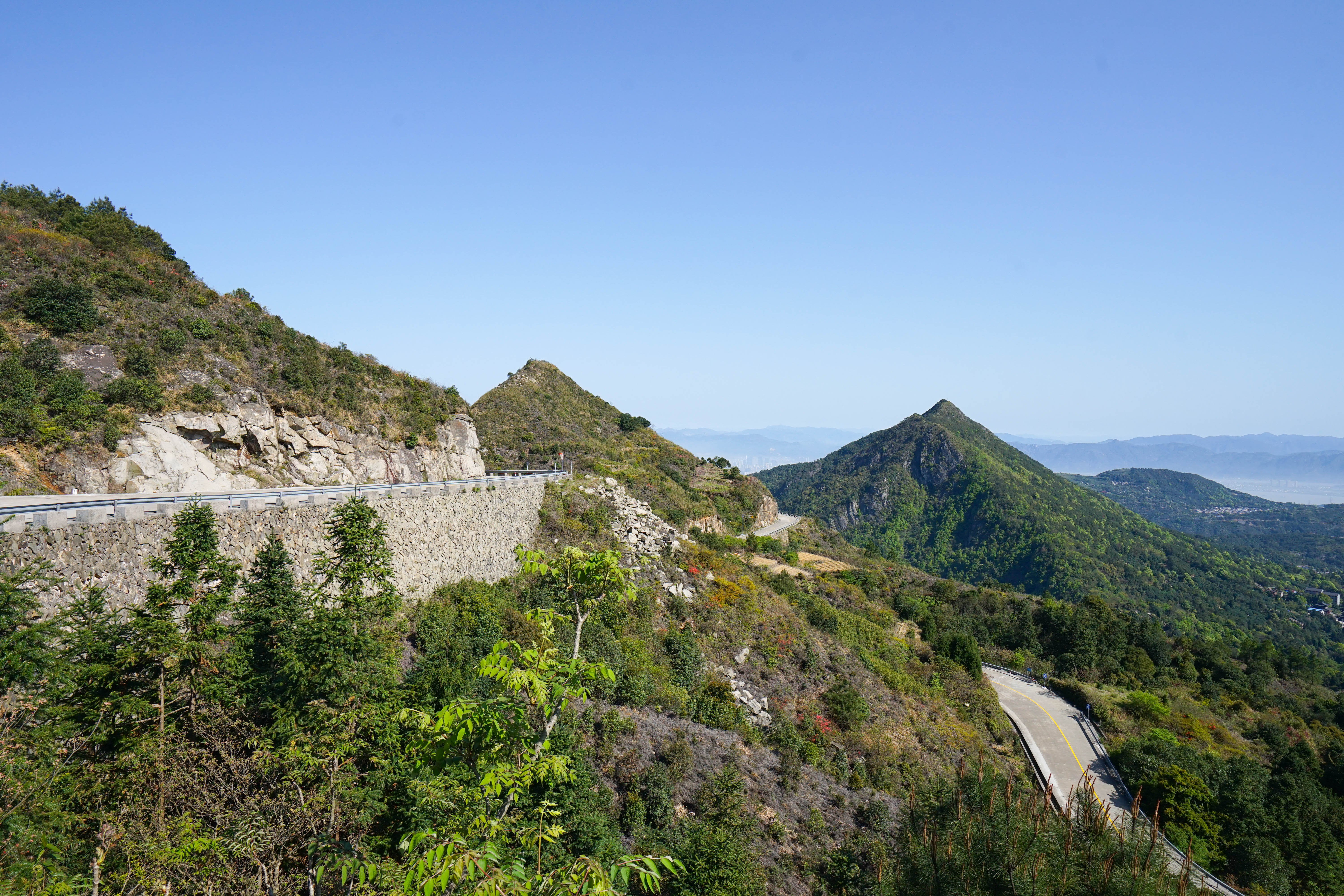【瓯海】雾于沐于瀑布,叶红城红皆悟》中提到的 盘云谷文化创意产业村