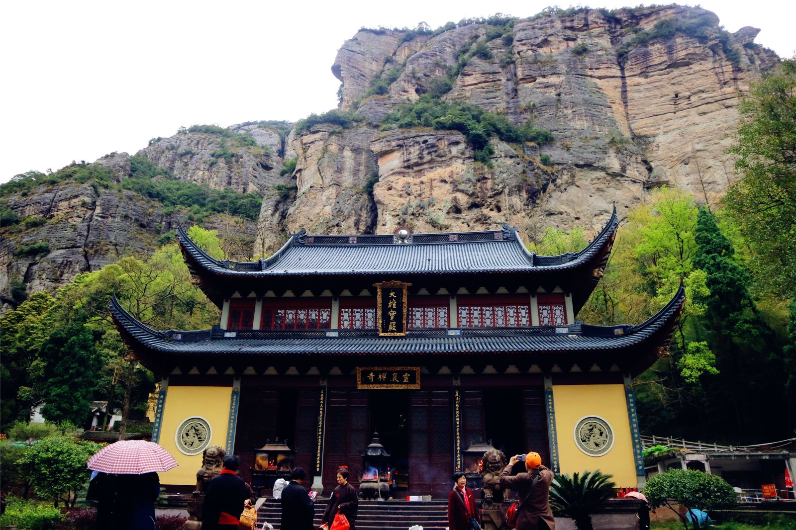 往山上爬去,还有一个名为断肠崖的景点,据说是金庸小说《神雕侠侣》的