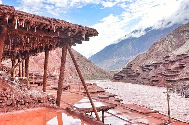 芒康盐井古盐田