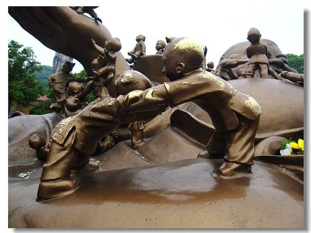 百子戏弥勒雕塑