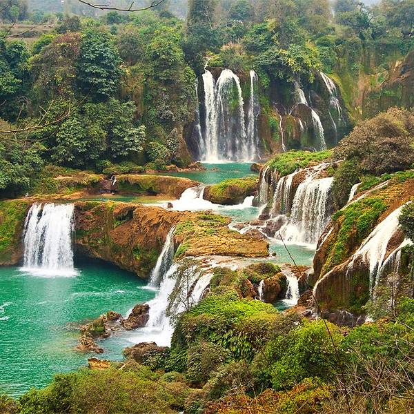 跨国瀑布景区 d1a7c7885630edb5.jpg_600x600x70_71e2ee97.jpg