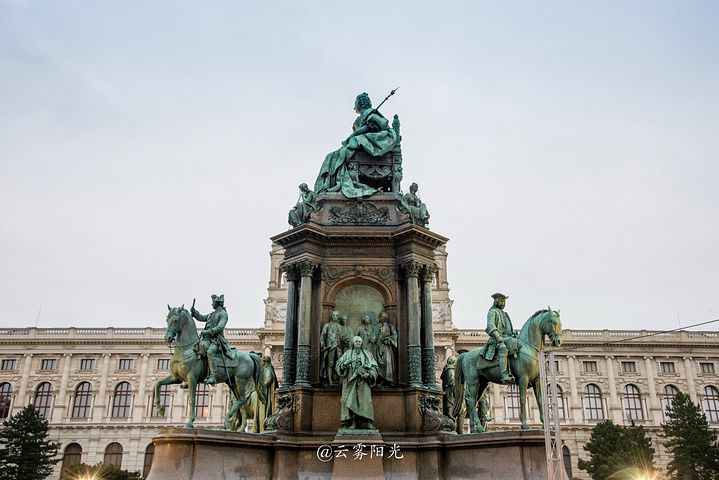 玛利亚特蕾莎皇后广场