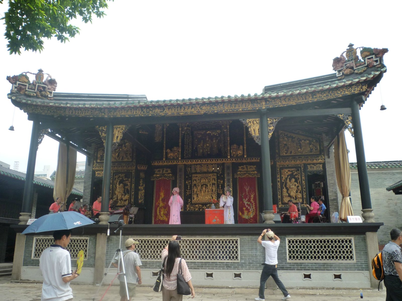 祖庙是佛山的标志性景点,目前的门票依然维持在20块钱,非常实惠.