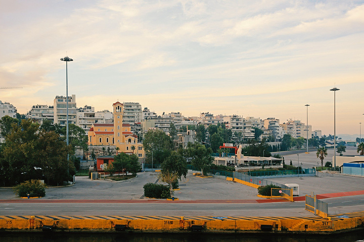 2018希腊雅典比雷埃夫斯港口的2号码头归中