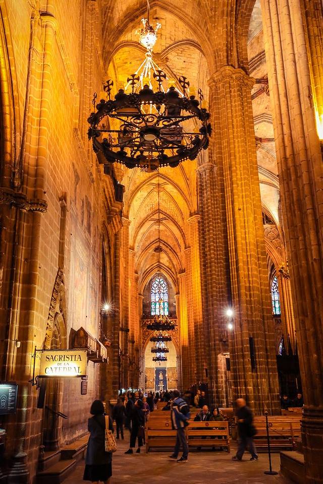 冬日玩转西班牙色彩--实景重现《权力的游戏》